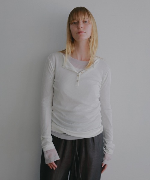 MANOF(マノフ)の「SHEER LAYERED CUT TOPS(Tシャツ/カットソー・レディース・ブラック/アイボリー/ブルー・F)」の11枚目の写真
