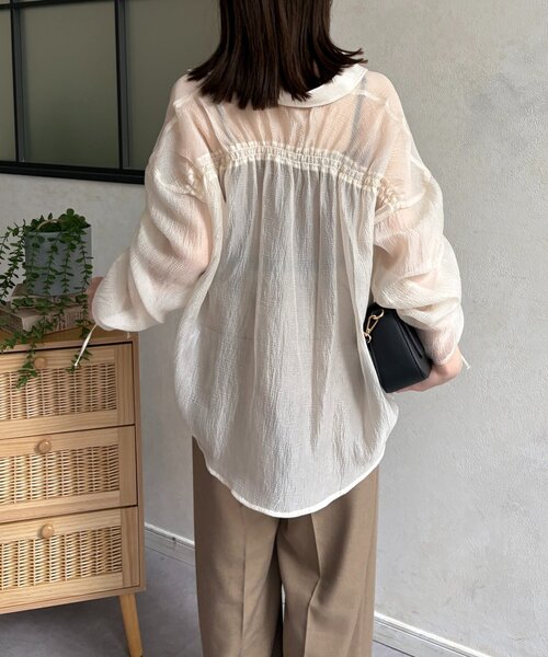 Thevon(ゼボン)の「ラメワッシャー袖シャーリングシアーシャツ(シャツ/ブラウス・レディース・ピンク/ブラウン/サックスブルー/アイボリー・FREE)」の7枚目の写真