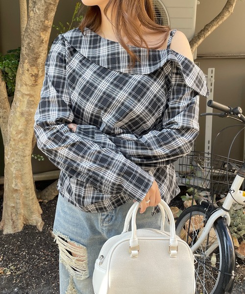 ROGER AND RAW(ロジャーアンドロウ)の「チェック柄ワンショルブラウス(シャツ/ブラウス・レディース・ブラック/レッド・FREE)」の21枚目の写真