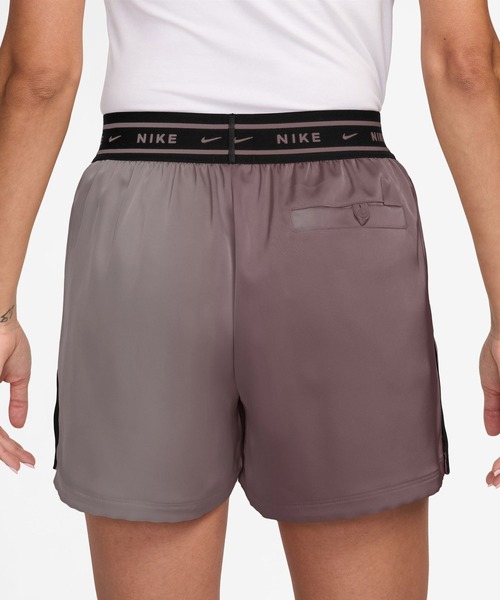 NIKE(ナイキ)の「NIKE AS WMNS NSW OFFLN WVN STN SHORT / ナイキ ウィメンズ NSW OFFLN WVN STN ショート 【SP】(その他パンツ・レディース・パープル/ブラック/ホワイト・S/M/L)」の16枚目の写真