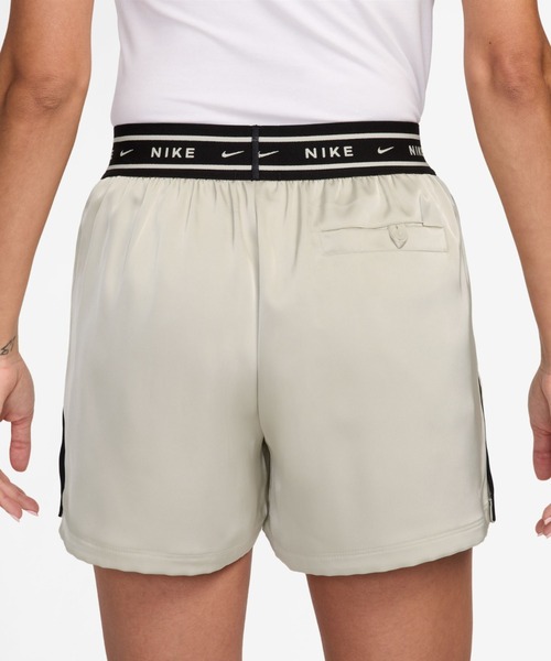 NIKE(ナイキ)の「NIKE AS WMNS NSW OFFLN WVN STN SHORT / ナイキ ウィメンズ NSW OFFLN WVN STN ショート 【SP】(その他パンツ・レディース・パープル/ブラック/ホワイト・S/M/L)」の20枚目の写真