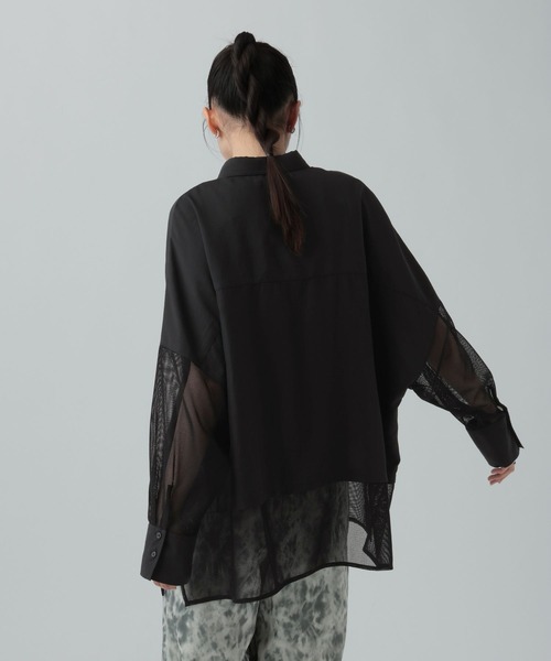 LEPSIM(レプシィム)の「異素材切り替えポンチョシャツ 651444(シャツ/ブラウス・レディース・ブラウン/オフホワイト/ホワイト×ブラック/ブラック/イエロー/ホワイト・FREE)」の4枚目の写真