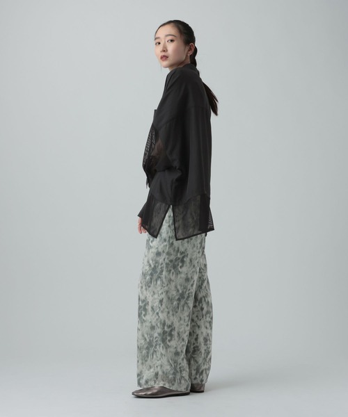 LEPSIM(レプシィム)の「異素材切り替えポンチョシャツ 651444(シャツ/ブラウス・レディース・ブラウン/オフホワイト/ホワイト×ブラック/ブラック/イエロー/ホワイト・FREE)」の11枚目の写真