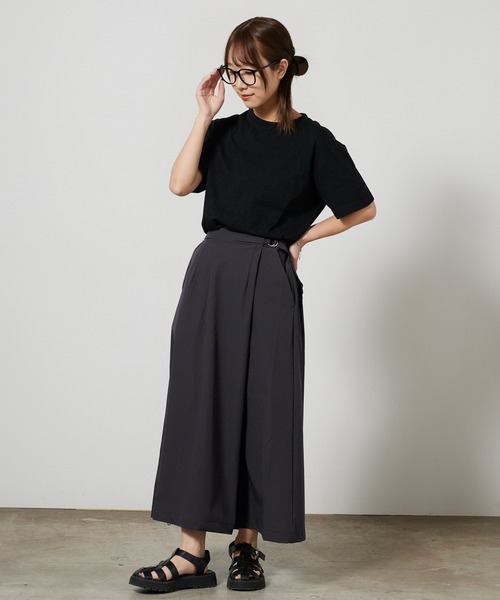 THOUSAND MILE(サウザンドマイル)の「THOUSAND MILE/サウザンドマイル WRAPPED SKIRT ワイドシルエット 腰ベルト タックスカート 2026年 夏 夏服 秋服(スカート・レディース・ブラック/チャコール・M/L)」の5枚目の写真