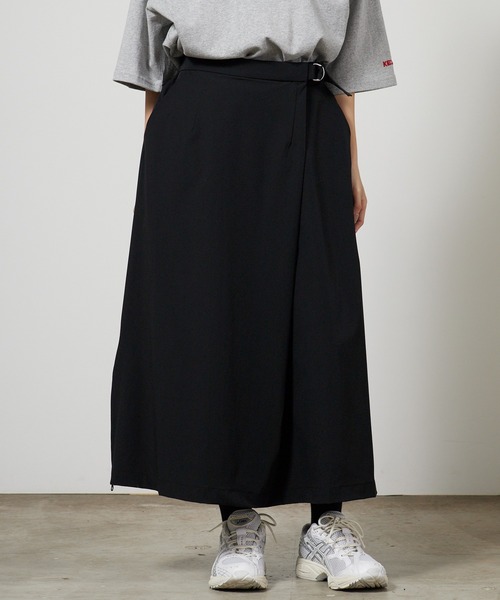 THOUSAND MILE(サウザンドマイル)の「THOUSAND MILE/サウザンドマイル WRAPPED SKIRT ワイドシルエット 腰ベルト タックスカート 2026年 夏 夏服 秋服(スカート・レディース・ブラック/チャコール・M/L)」の13枚目の写真