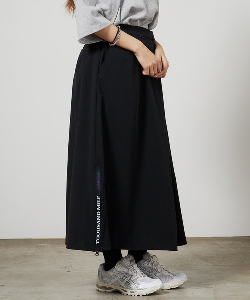 THOUSAND MILE(サウザンドマイル)の「THOUSAND MILE/サウザンドマイル WRAPPED SKIRT ワイドシルエット 腰ベルト タックスカート 2026年 夏 夏服 秋服(スカート・レディース・ブラック/チャコール・M/L)」の16枚目の写真