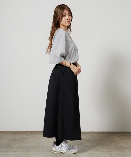 THOUSAND MILE(サウザンドマイル)の「THOUSAND MILE/サウザンドマイル WRAPPED SKIRT ワイドシルエット 腰ベルト タックスカート 2026年 夏 夏服 秋服(スカート・レディース・ブラック/チャコール・M/L)」の20枚目の写真