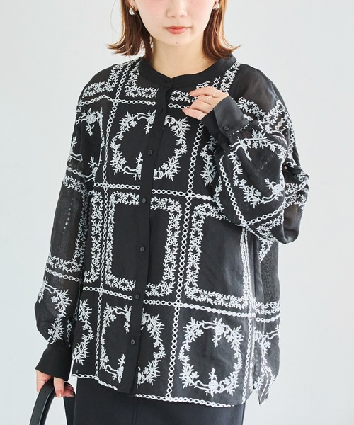 LAVEANGE（ラビアンジェ）の「スクエア刺繍レースブラウス（シャツ/ブラウス・レディース・アイボリー/ブラック・5L/4L/3L/LL/M）」の2枚目の写真