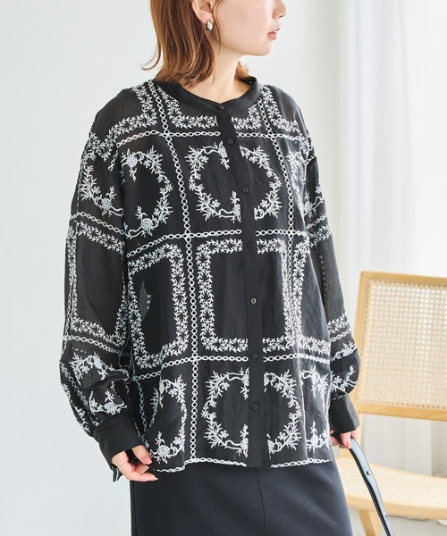 LAVEANGE（ラビアンジェ）の「スクエア刺繍レースブラウス（シャツ/ブラウス・レディース・アイボリー/ブラック・5L/4L/3L/LL/M）」の5枚目の写真