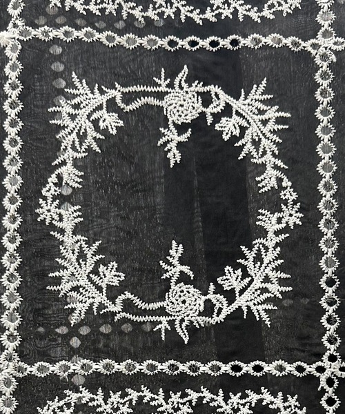 LAVEANGE（ラビアンジェ）の「スクエア刺繍レースブラウス（シャツ/ブラウス・レディース・アイボリー/ブラック・5L/4L/3L/LL/M）」の14枚目の写真