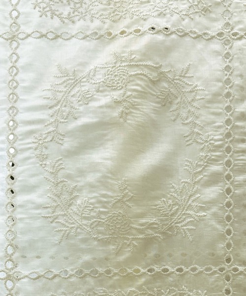 LAVEANGE（ラビアンジェ）の「スクエア刺繍レースブラウス（シャツ/ブラウス・レディース・アイボリー/ブラック・5L/4L/3L/LL/M）」の13枚目の写真