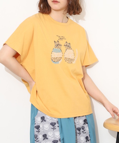 Emago(イマゴ)の「EMAGO 2匹のねこ刺繍T 半袖(Tシャツ/カットソー・レディース・ホワイト/オレンジ/ブラック・FREE)」の2枚目の写真