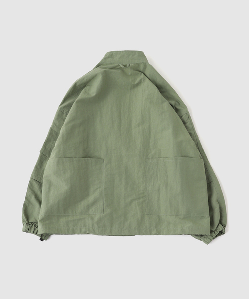 WISM（ウィズム）の「Estudio Niksen / エストゥディオ・ニクセン Side-pocket Light JK/Khak（その他アウター・メンズ・カーキ・2/1）」の2枚目の写真