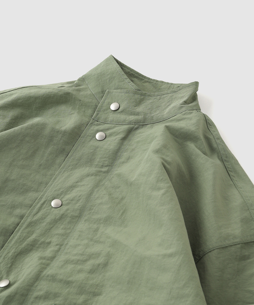 WISM（ウィズム）の「Estudio Niksen / エストゥディオ・ニクセン Side-pocket Light JK/Khak（その他アウター・メンズ・カーキ・2/1）」の3枚目の写真