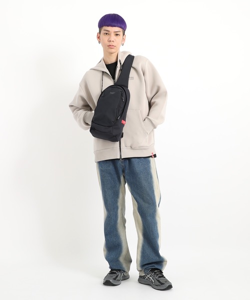 Manhattan Portage(マンハッタンポーテージ)の「NEUES LITTLE ITALY CROSSBODY BAG TUSSAH PVC(ボディバッグ/ウエストポーチ・メンズ・ブラック・SMALL)」の4枚目の写真