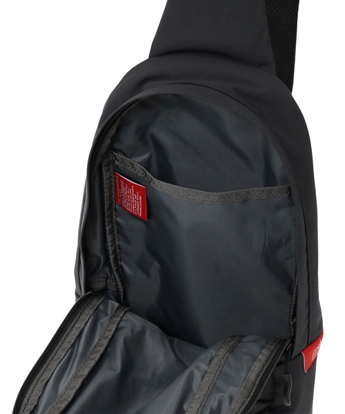 Manhattan Portage(マンハッタンポーテージ)の「NEUES LITTLE ITALY CROSSBODY BAG TUSSAH PVC(ボディバッグ/ウエストポーチ・メンズ・ブラック・SMALL)」の16枚目の写真