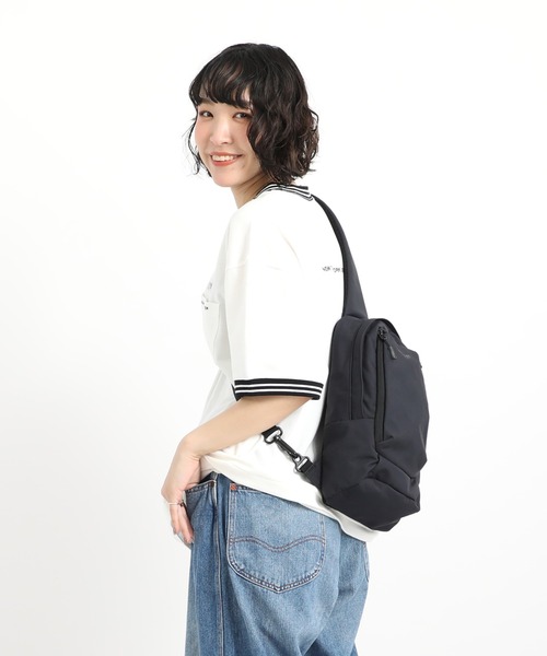Manhattan Portage(マンハッタンポーテージ)の「NEUES LITTLE ITALY CROSSBODY BAG TUSSAH PVC(ボディバッグ/ウエストポーチ・メンズ・ブラック・SMALL)」の5枚目の写真