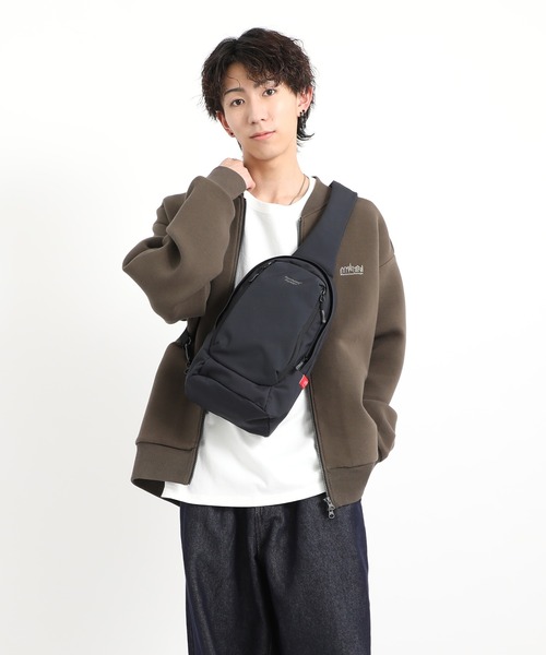 Manhattan Portage(マンハッタンポーテージ)の「NEUES LITTLE ITALY CROSSBODY BAG TUSSAH PVC(ボディバッグ/ウエストポーチ・メンズ・ブラック・SMALL)」の7枚目の写真
