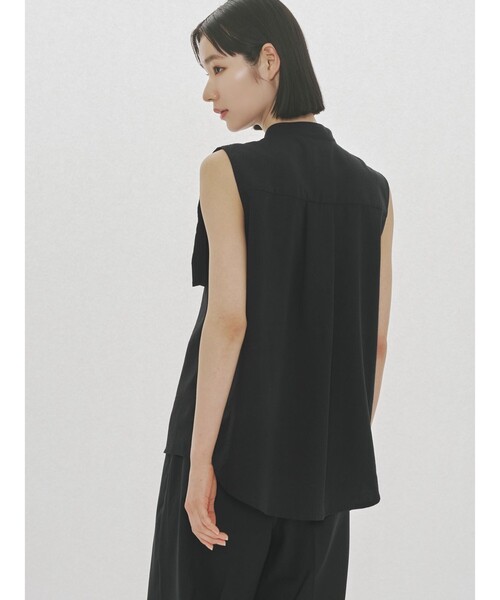 MIDIUMISOLID(ミディウミソリッド)の「MIDIUMISOLID for Ladies ノースリーブアシンメトリープリーツシャツ(シャツ/ブラウス・レディース・ブラック/ネイビー/アイボリー・FREE)」の12枚目の写真