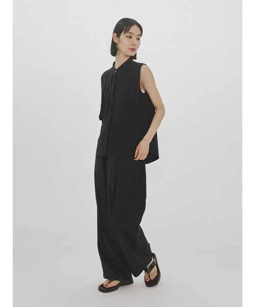 MIDIUMISOLID(ミディウミソリッド)の「MIDIUMISOLID for Ladies ノースリーブアシンメトリープリーツシャツ(シャツ/ブラウス・レディース・ブラック/ネイビー/アイボリー・FREE)」の10枚目の写真