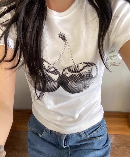 Alvia（アルビア）の「チェリープリント半袖Tシャツ（Tシャツ/カットソー・レディース・ホワイト・M）」の2枚目の写真