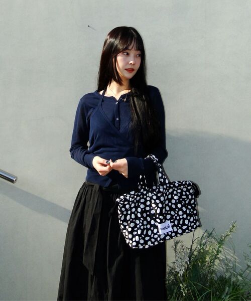 MACNI（マクニ）の「PEBBLE DOT STRING PUFFY BAG DOT BLACK（トートバッグ・レディース・ブラック・FREE）」の5枚目の写真