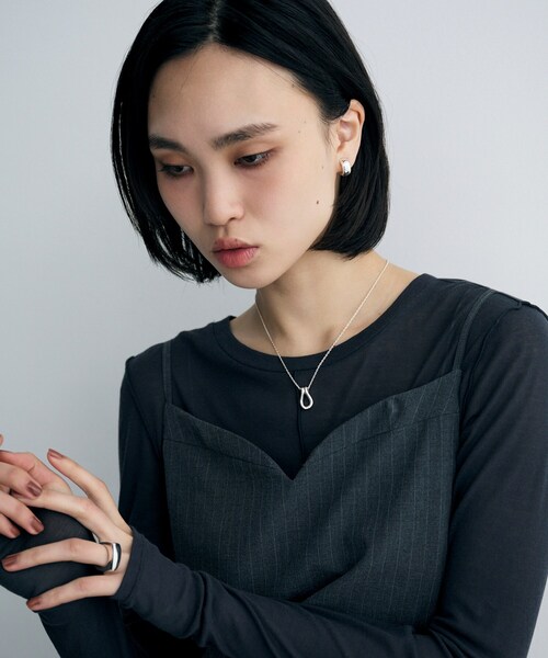 COCOSHNIK ONKITSCH(ココシュニックオンキッチュ)の「シルバー ハギーイヤリング ドーム M(イヤリング・レディース・シルバー・00)」の7枚目の写真