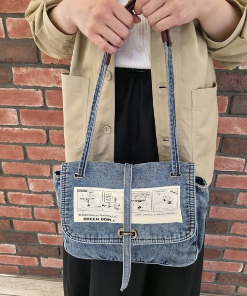 SNOOPY×OLD BETTY'S(スヌーピーカケルオールドベティーズ)の「スヌーピー【SNOOPY】デニム 差し込み式 2WAY ショルダーバック(ショルダーバッグ・レディース・インディゴブルー・FREE)」の1枚目の写真
