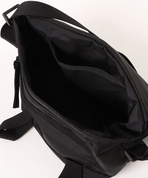 BEAMS DESIGN(ビームス デザイン)の「BEAMSDESIGN(ビームスデザイン)Slash かぶせショルダーバッグ(S)(ショルダーバッグ・メンズ・ベージュ/パープル/グリーン/ブラック/カーキ・FREE)」の8枚目の写真