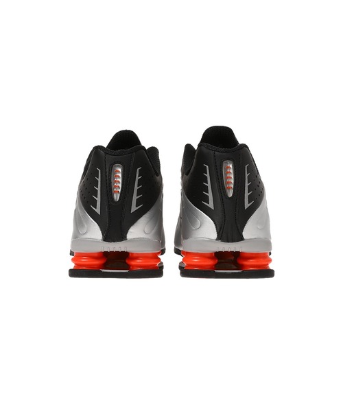 NIKE（ナイキ）の「NIKE SHOX R4 HQ1988-002（スニーカー・メンズ・シルバー・27cm）」の2枚目の写真