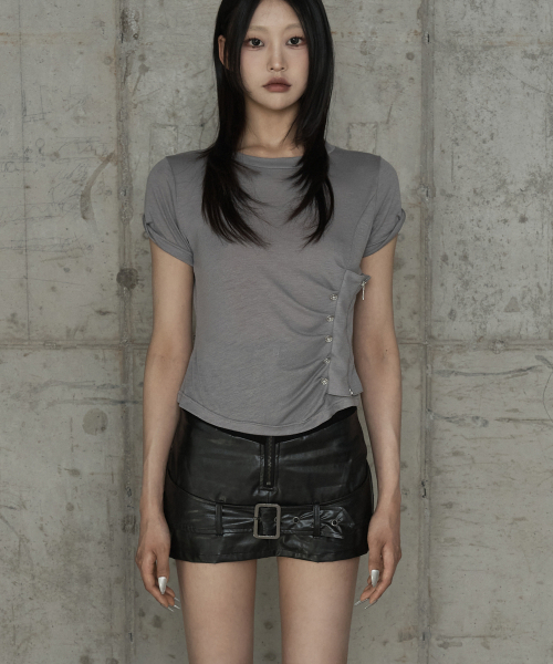 ETRE AU SOMMET(エトレオソメ)の「Drape Pintuck Zipper Roll-Up Short Top (Gray)(Tシャツ/カットソー・レディース・ダークグレー・FREE)」の1枚目の写真
