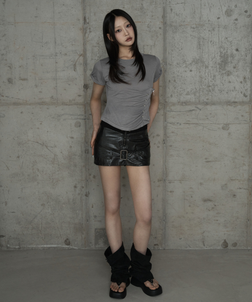 ETRE AU SOMMET(エトレオソメ)の「Drape Pintuck Zipper Roll-Up Short Top (Gray)(Tシャツ/カットソー・レディース・ダークグレー・FREE)」の5枚目の写真