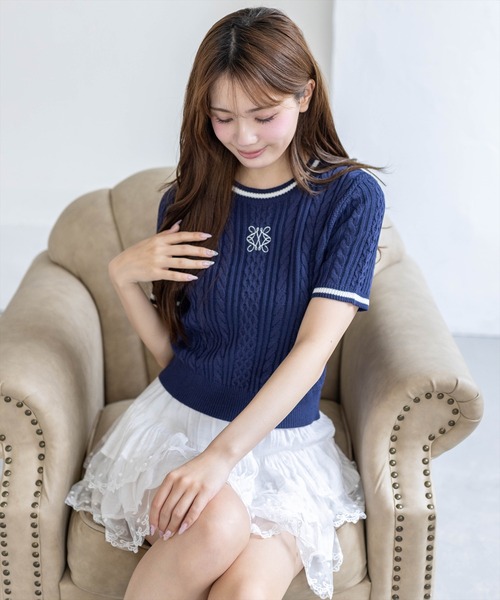 clear（クリア）の「配色ラインワンポイント刺繍ニットトップス［骨格ウェーブ／フェミニン／ガーリー／きれいめ／上品］（ニット/セーター・レディース・オフホワイト/ネイビー/ピンク/サックスブルー・F）」の3枚目の写真
