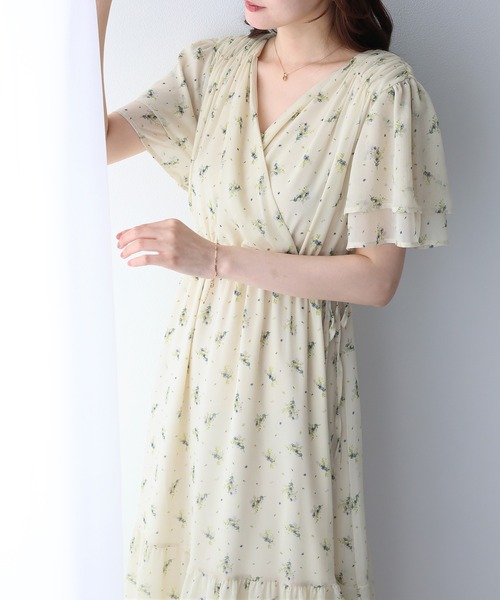 BLUEEAST（ブルーイースト）の「《選べる着丈》シフォンプリントカシュクールワンピース（ワンピース・レディース・ブラウン/アイボリー・SHORT/LONG）」の6枚目の写真
