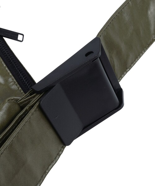 UNIVERSAL OVERALL(ユニバーサルオーバーオール)の「【UNIVERSAL OVERALL/ユニバーサルオーバーオール】Surplus TOOL square mini shoulder bag/ナイロン/バッグ/ショルダーバッグ/秋冬(ショルダーバッグ・メンズ・カーキ/ブラウン/ブラック・フリー)」の19枚目の写真
