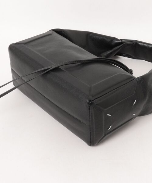 Maison Margiela(メゾンマルジェラ)の「Maison Margiela BOX BAG EAST WEST SMALL(ショルダーバッグ・レディース・ブラック・FREE)」の2枚目の写真
