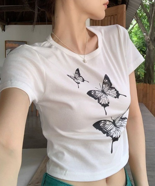 AVYL(アヴィル)の「バタフライグラフィック タイトちびTシャツ(Tシャツ/カットソー・レディース・ホワイト/ブラック・M)」の5枚目の写真