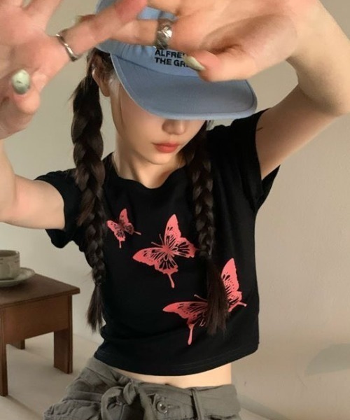 AVYL(アヴィル)の「バタフライグラフィック タイトちびTシャツ(Tシャツ/カットソー・レディース・ホワイト/ブラック・M)」の9枚目の写真