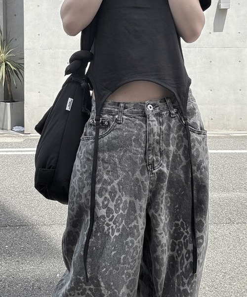 YACA（ヤーカ）の「Leopard Wide Denim Pants/レオパードワイドデニムパンツ（デニムパンツ・レディース・グレー・1/2）」の6枚目の写真