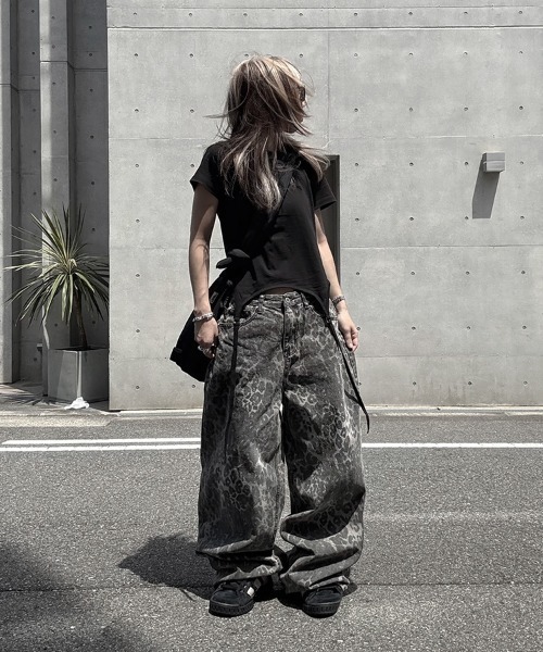 YACA（ヤーカ）の「Leopard Wide Denim Pants/レオパードワイドデニムパンツ（デニムパンツ・レディース・グレー・1/2）」の10枚目の写真