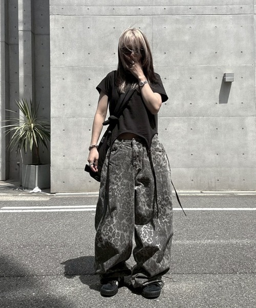 YACA（ヤーカ）の「Leopard Wide Denim Pants/レオパードワイドデニムパンツ（デニムパンツ・レディース・グレー・1/2）」の11枚目の写真