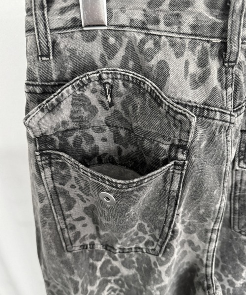 YACA（ヤーカ）の「Leopard Wide Denim Pants/レオパードワイドデニムパンツ（デニムパンツ・レディース・グレー・1/2）」の12枚目の写真