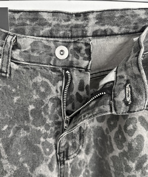 YACA（ヤーカ）の「Leopard Wide Denim Pants/レオパードワイドデニムパンツ（デニムパンツ・レディース・グレー・1/2）」の15枚目の写真