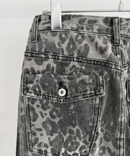 YACA（ヤーカ）の「Leopard Wide Denim Pants/レオパードワイドデニムパンツ（デニムパンツ・レディース・グレー・1/2）」の18枚目の写真
