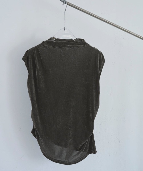 WILLFULLY(ウィルフリー)の「stretch sheer velour bottle neck no sleeve tops(その他トップス・レディース・ダークブラウン/チャコール/グレイッシュベージュ・FREE)」の2枚目の写真
