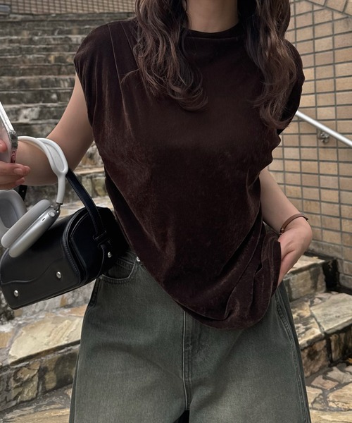 WILLFULLY(ウィルフリー)の「stretch sheer velour bottle neck no sleeve tops(その他トップス・レディース・ダークブラウン/チャコール/グレイッシュベージュ・FREE)」の12枚目の写真
