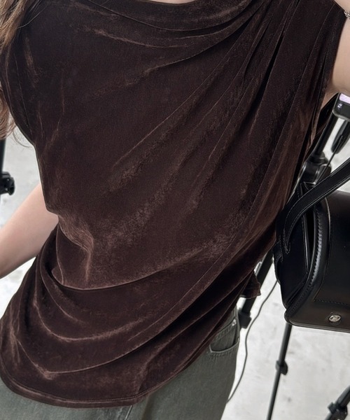 WILLFULLY(ウィルフリー)の「stretch sheer velour bottle neck no sleeve tops(その他トップス・レディース・ダークブラウン/チャコール/グレイッシュベージュ・FREE)」の14枚目の写真