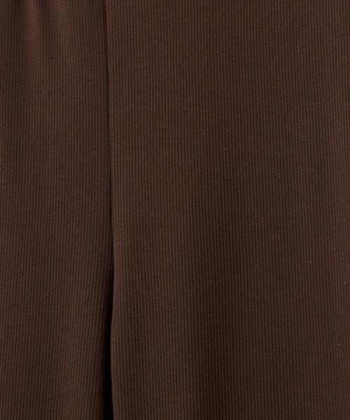 en CAnAF(エンカナフ)の「【楽ちんなのに美脚見え】カットリブフレアパンツ(その他パンツ・レディース・ブラック・フリー)」の8枚目の写真