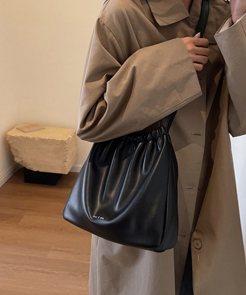 ReRe（リリ）の「ギャザーフェイクレザーワンショルダーバッグ（ショルダーバッグ・レディース・ブラウン/ベージュ/ブラック・FREE）」の7枚目の写真