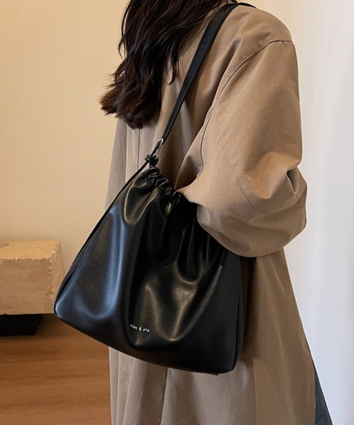 ReRe（リリ）の「ギャザーフェイクレザーワンショルダーバッグ（ショルダーバッグ・レディース・ブラウン/ベージュ/ブラック・FREE）」の9枚目の写真